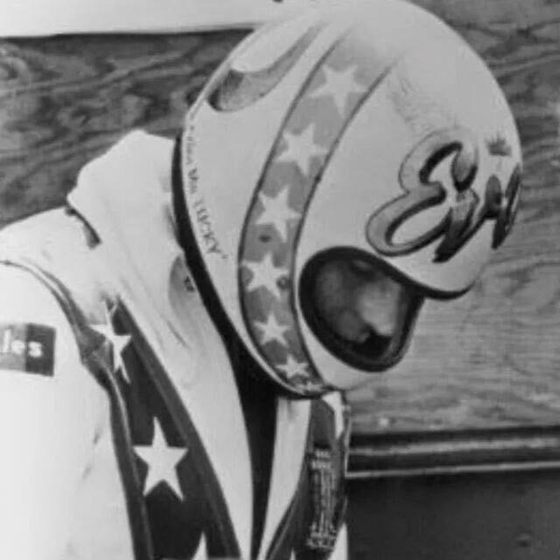 Evel_carousel (1)